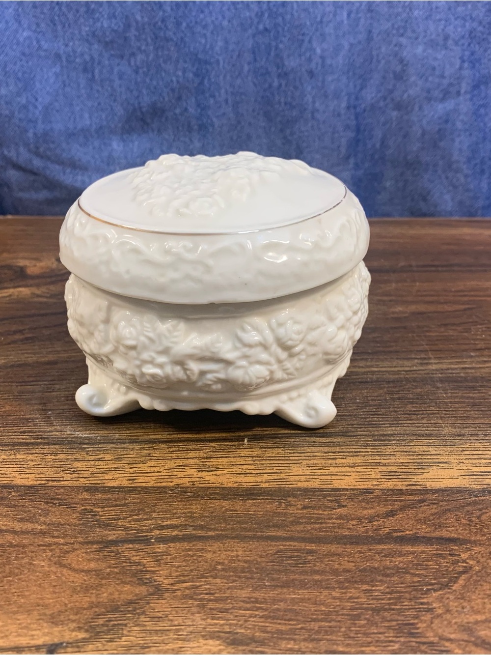 White Floral Embossed Ceramic Trinket Box w/ Lid, Approx. 4 in Diameter
